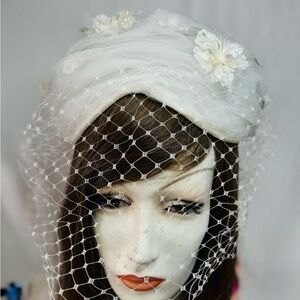 Elegant Vintage White Floral Veil Hat